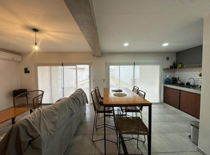 Casa · 80m² · 2 Ambientes · 3 Cocheras