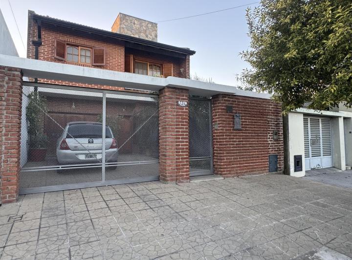 Casa · 228m² · 4 Ambientes · 2 Cocheras