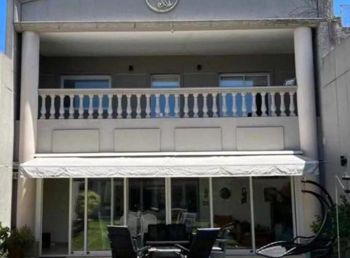 Casa · 349m² · 6 Ambientes · 2 Cocheras