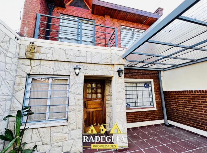 Casa · 1m² · 4 Ambientes · 1 Cochera