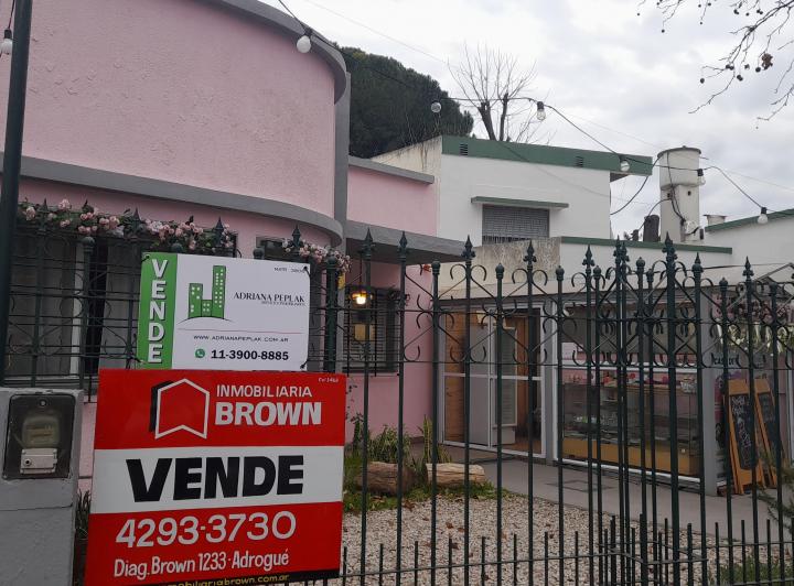 Casa · 100m² · 4 Ambientes · 2 Cocheras