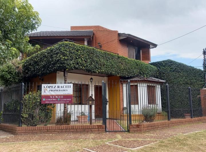 Casa · 100m² · 4 Ambientes · 2 Cocheras