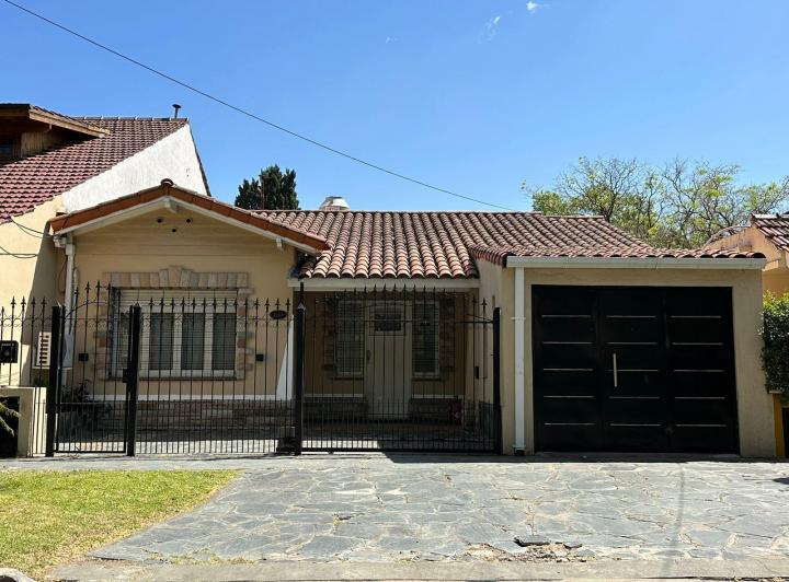 Casa · 80m² · 3 Ambientes · 2 Cocheras
