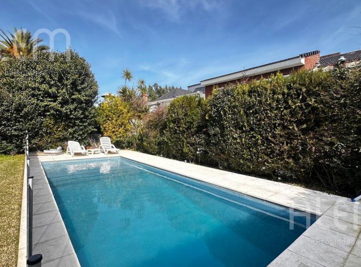 Casa · 164m² · 4 Ambientes · 2 Cocheras