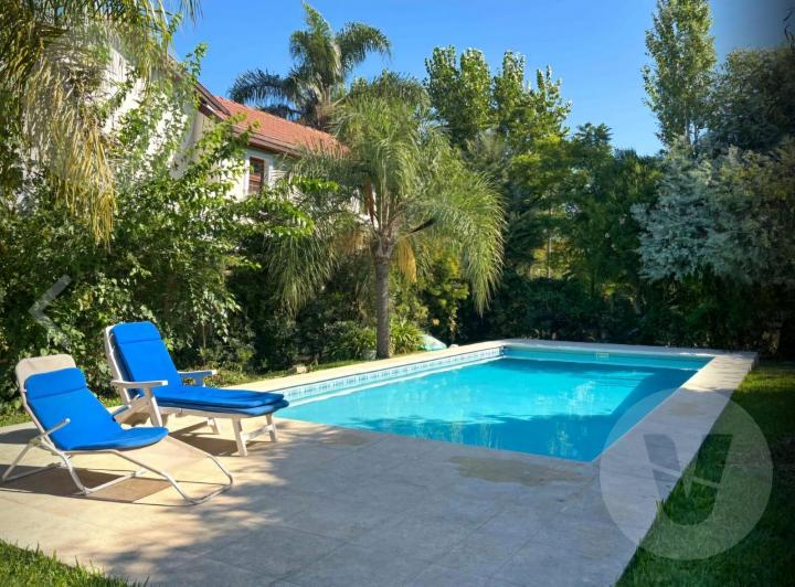 Casa · 230m² · 5 Ambientes
