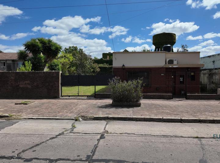 Casa · 85m² · 4 Ambientes · 2 Cocheras