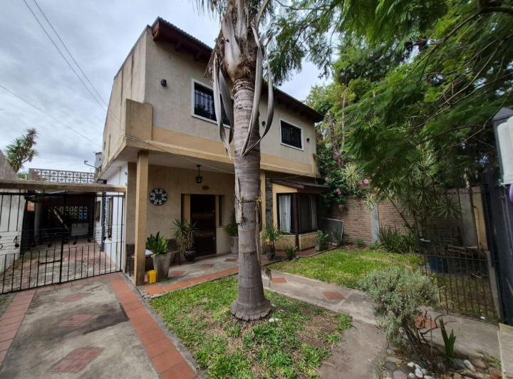 Casa · 110m² · 4 Ambientes · 2 Cocheras