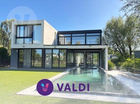 Casa · 308m² · 5 Ambientes · 3 Cocheras