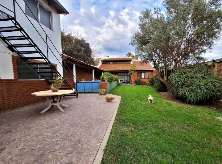 Casa · 395m² · 12 Ambientes · 2 Cocheras