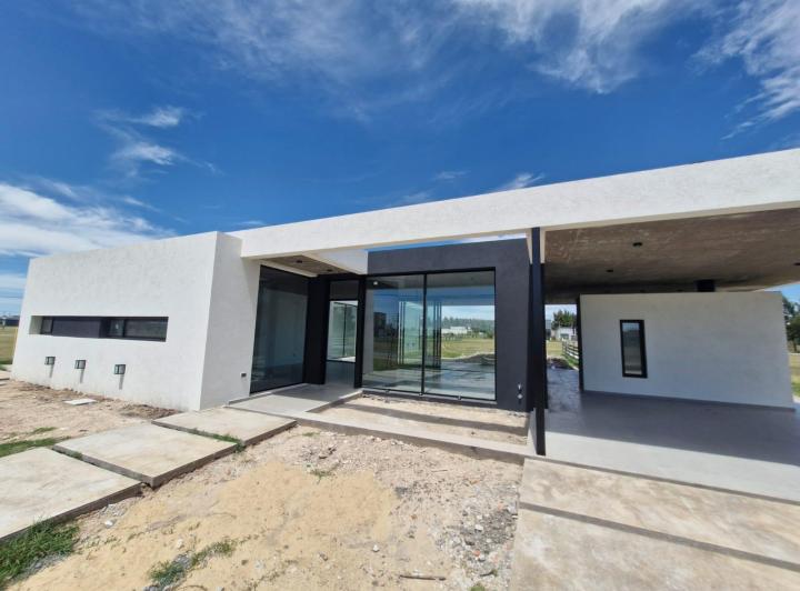 Casa · 161m² · 4 Ambientes · 2 Cocheras