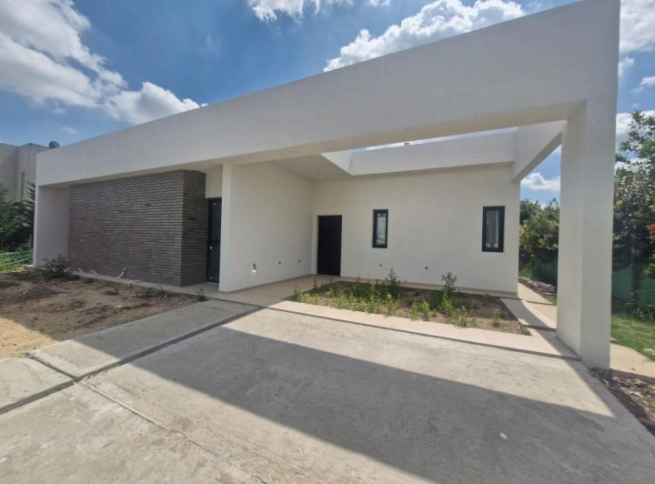 Casa · 138m² · 4 Ambientes · 2 Cocheras