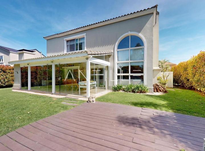 Casa · 1000m² · 5 Ambientes · 1 Cochera