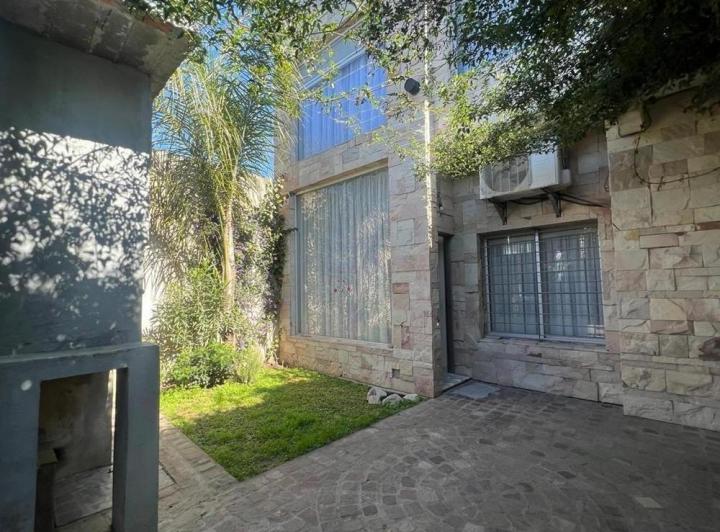 Casa · 80m² · 3 Ambientes · 1 Cochera