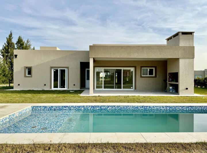Casa · 140m² · 4 Ambientes · 1 Cochera
