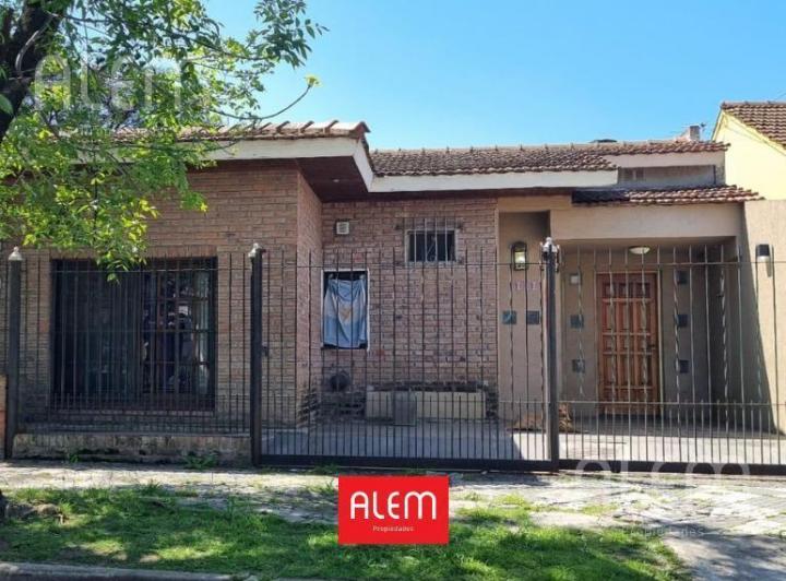 Casa · 180m² · 5 Ambientes