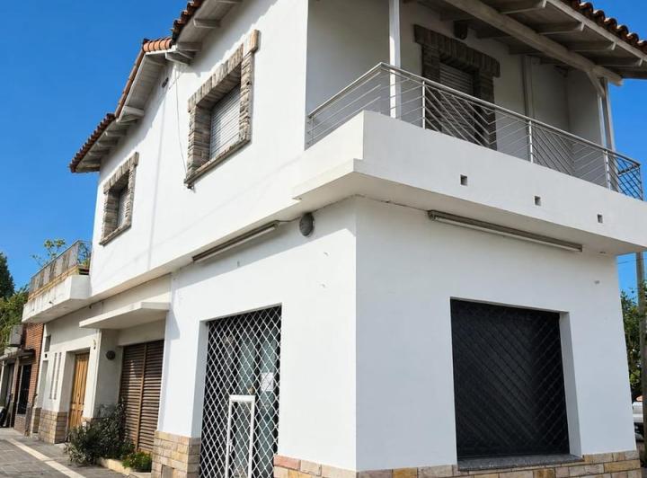 Casa · 440m² · 5 Ambientes · 1 Cochera