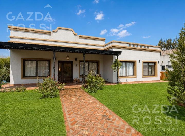 Casa · 131m² · 4 Ambientes · 2 Cocheras