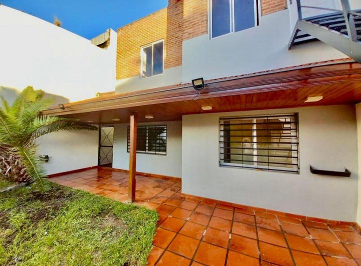 Casa · 160m² · 4 Ambientes · 2 Cocheras