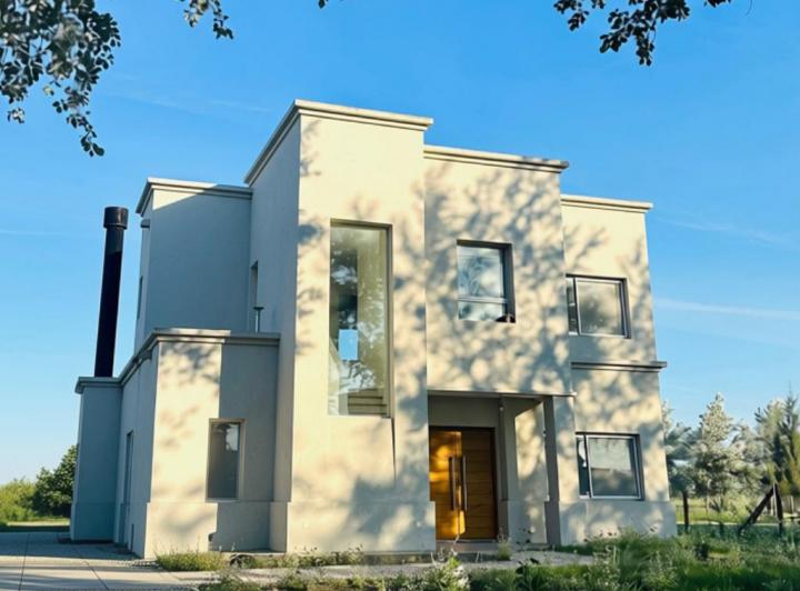 Casa · 160m² · 4 Ambientes · 1 Cochera
