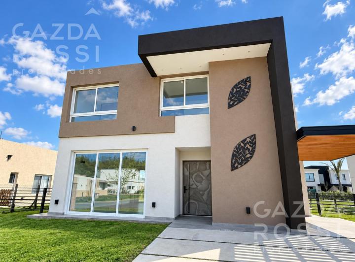 Casa · 166m² · 4 Ambientes · 4 Cocheras