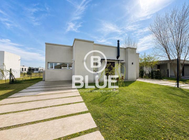 Casa · 135m² · 5 Ambientes · 2 Cocheras