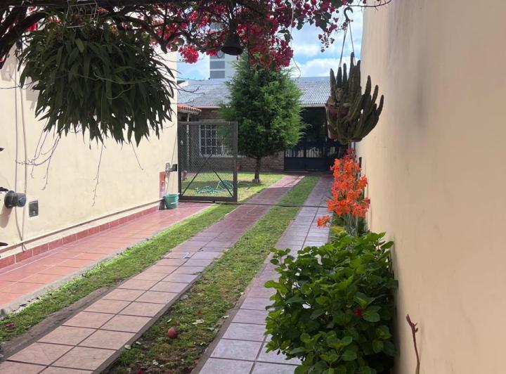 Casa · 216m² · 5 Ambientes · 2 Cocheras