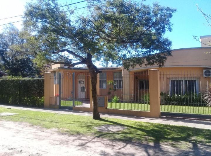 Casa · 240m² · 3 Ambientes · 1 Cochera