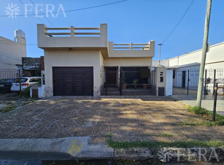 Casa · 180m² · 4 Ambientes · 1 Cochera
