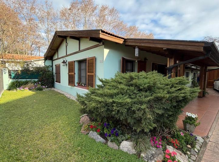 Casa · 180m² · 3 Ambientes · 5 Cocheras