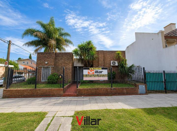 Casa · 180m² · 4 Ambientes · 2 Cocheras