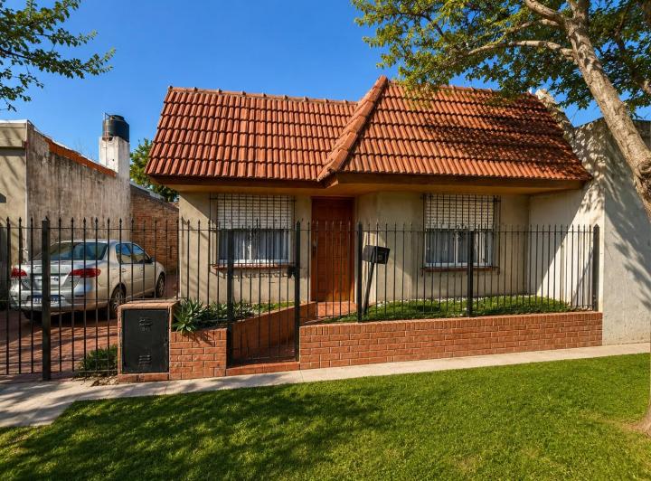 Casa · 280m² · 5 Ambientes · 1 Cochera