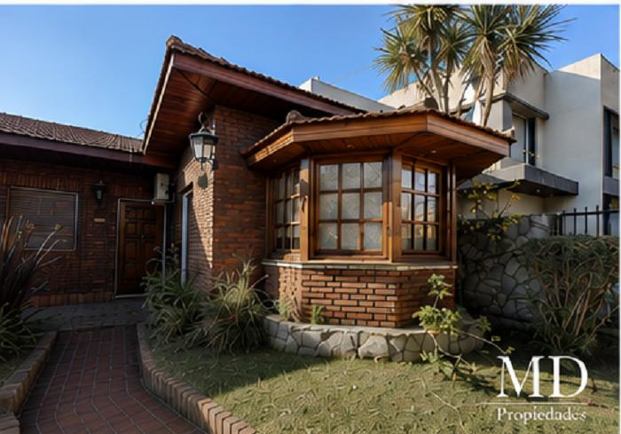 Casa · 120m² · 5 Ambientes · 2 Cocheras