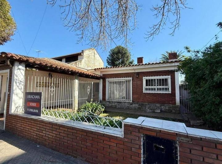Casa · 170m² · 4 Ambientes · 1 Cochera