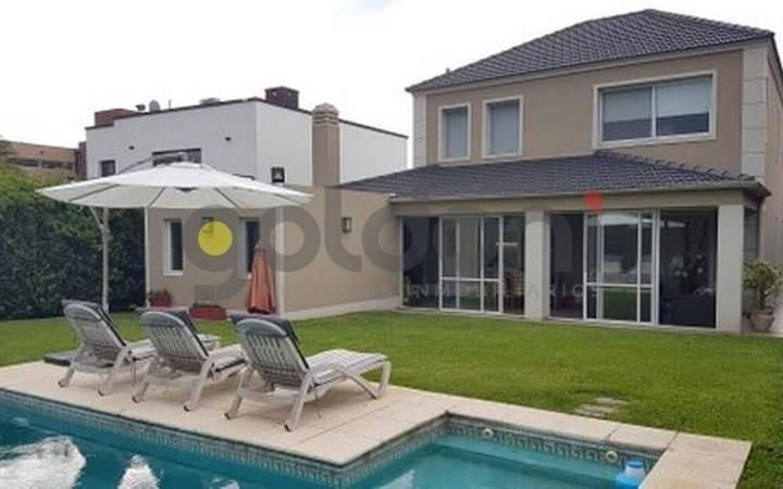 Casa · 265m² · 4 Ambientes · 2 Cocheras