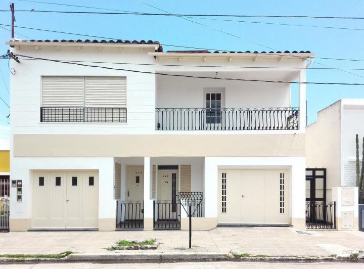 Casa · 247m² · 7 Ambientes · 2 Cocheras