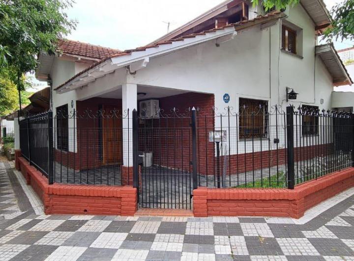 Casa · 1m² · 5 Ambientes