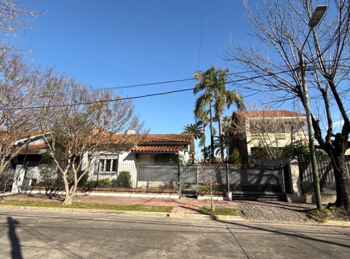 Casa · 140m² · 4 Ambientes · 1 Cochera