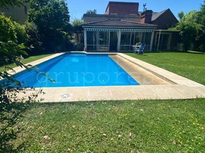 Casa · 200m² · 4 Ambientes · 1 Cochera