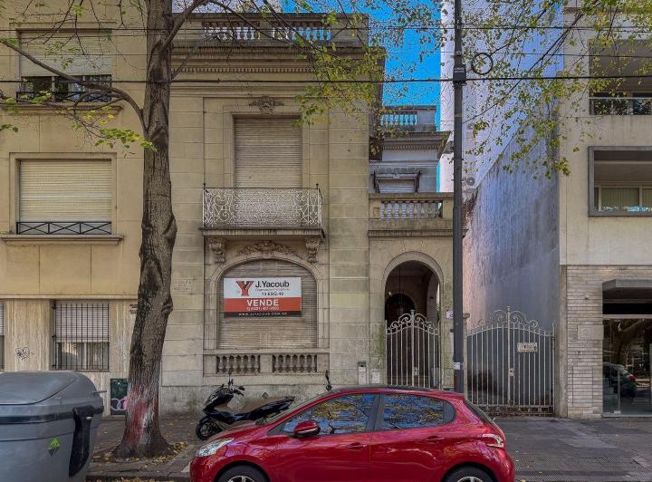 Casa · 296m² · 4 Ambientes · 2 Cocheras