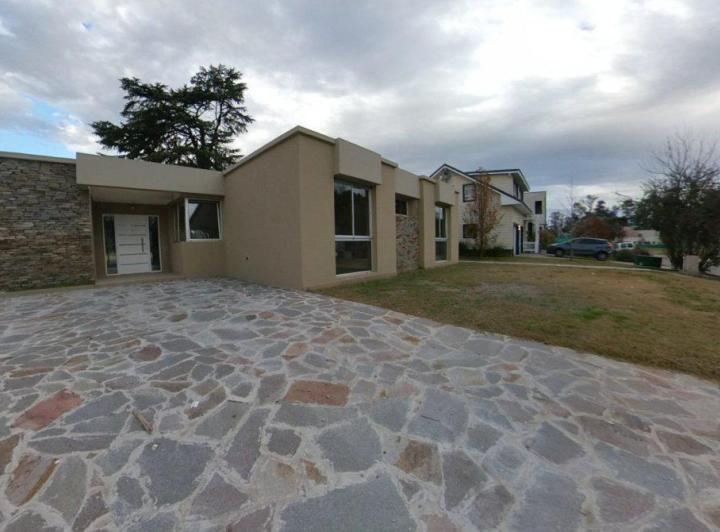 Casa · 200m² · 4 Ambientes