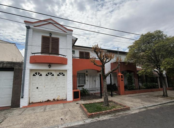 Casa · 168m² · 6 Ambientes · 2 Cocheras