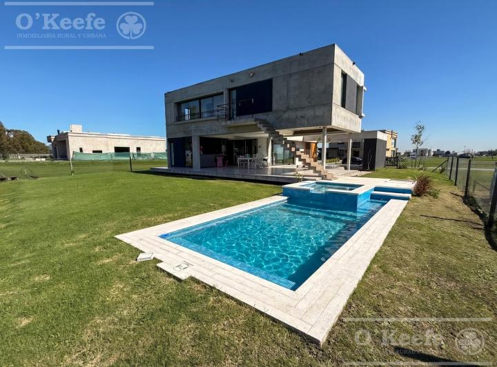 Casa · 149m² · 4 Ambientes · 2 Cocheras