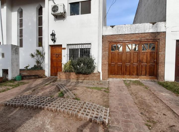 Casa · 67m² · 3 Ambientes · 1 Cochera
