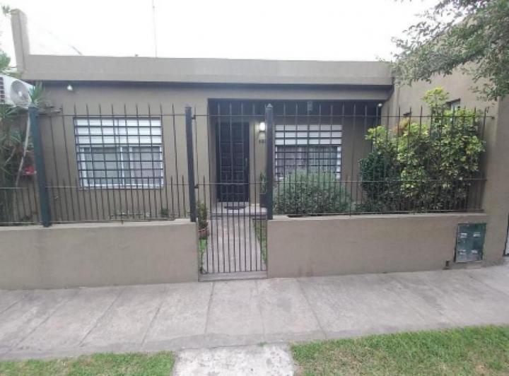 Casa · 93m² · 3 Ambientes · 1 Cochera
