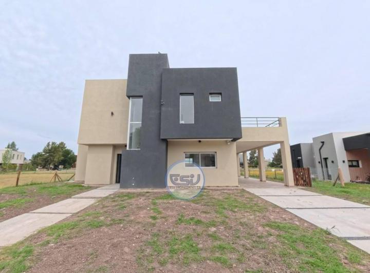 Casa · 165m² · 4 Ambientes · 2 Cocheras
