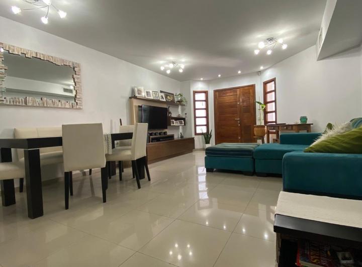 Casa · 173m² · 5 Ambientes · 3 Cocheras