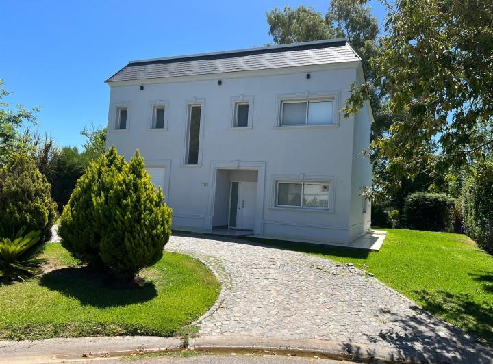 Casa · 200m² · 5 Ambientes
