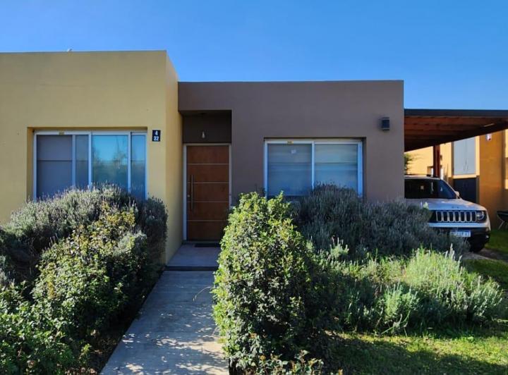 Casa · 95m² · 4 Ambientes · 2 Cocheras