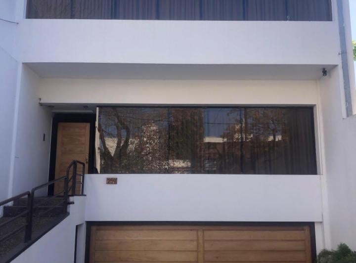 Casa · 250m² · 6 Ambientes · 2 Cocheras
