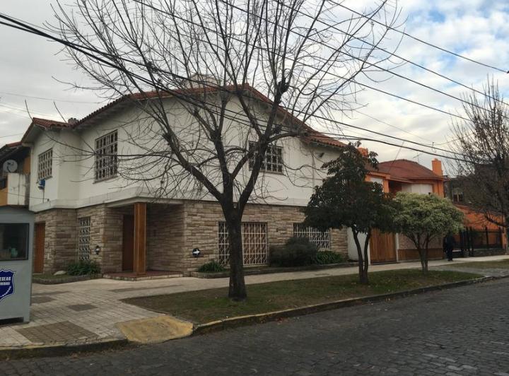 Casa · 240m² · 5 Ambientes · 2 Cocheras